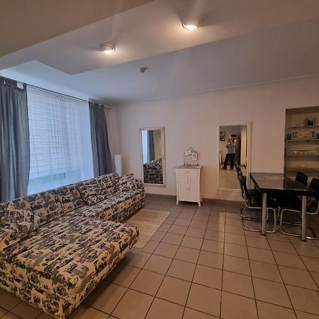 Camellia Studio Apartment & Parking Riga Extérieur photo