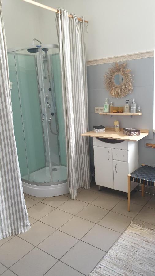 Camellia Studio Apartment & Parking Riga Extérieur photo
